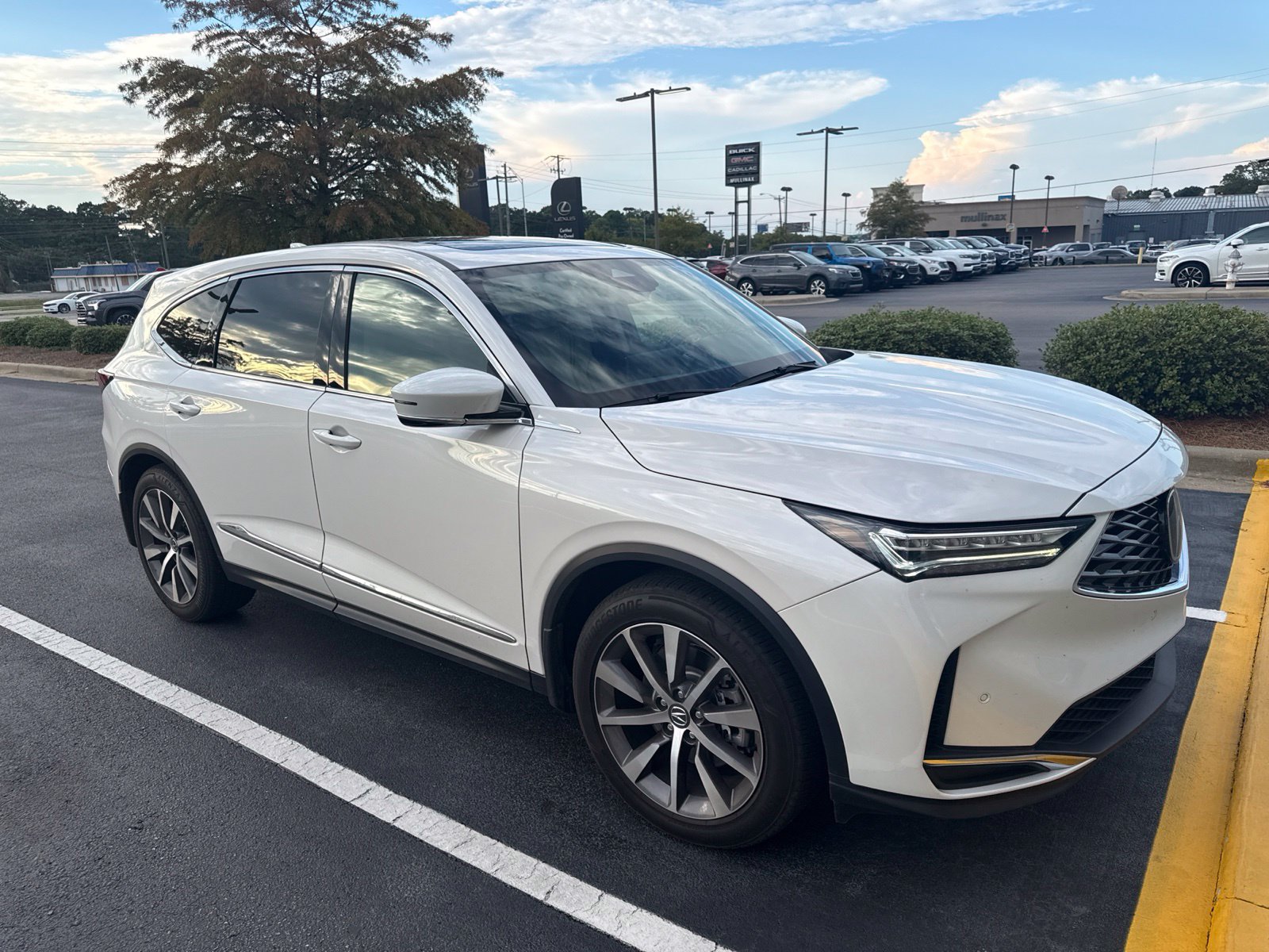 Used 2025 Acura MDX w/ Technology Package FWD image 1