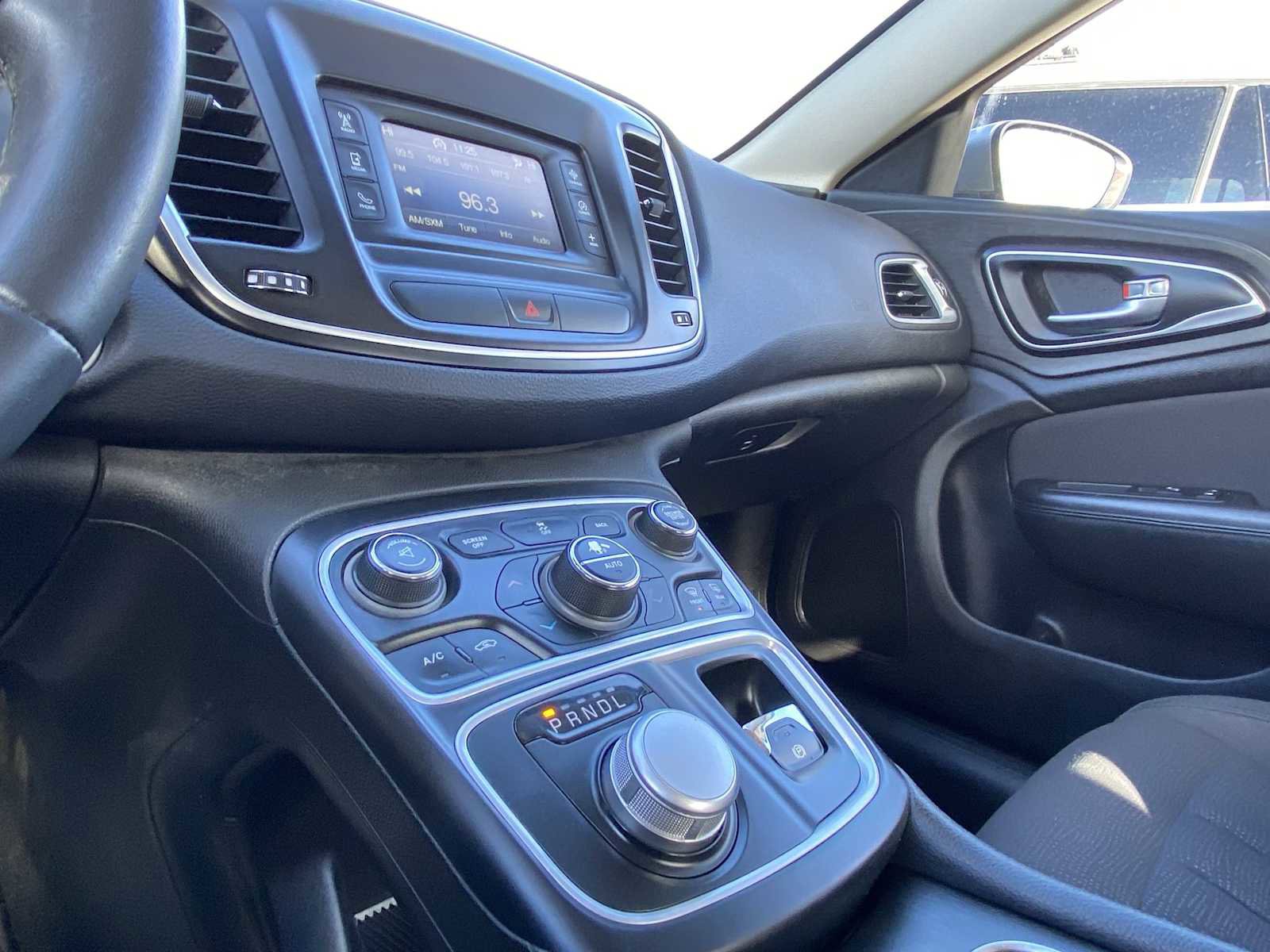 Certified 2016 Chrysler 200 Limited w/ Convenience Group image 18