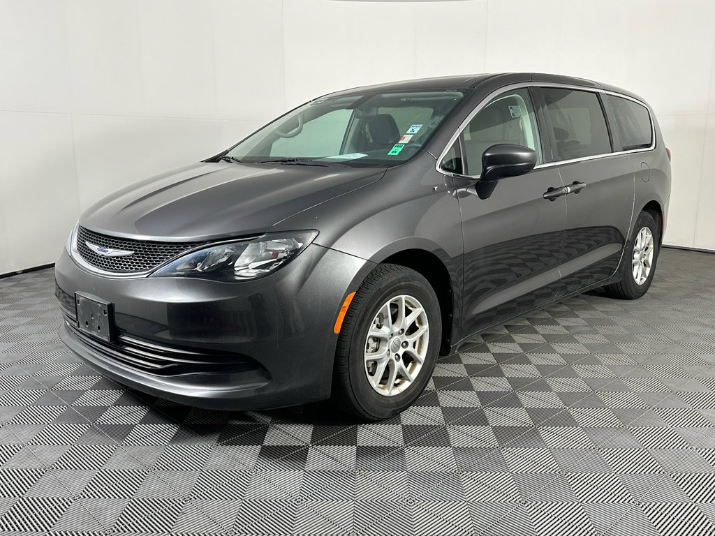 Used 2019 Chrysler Pacifica LX image 2
