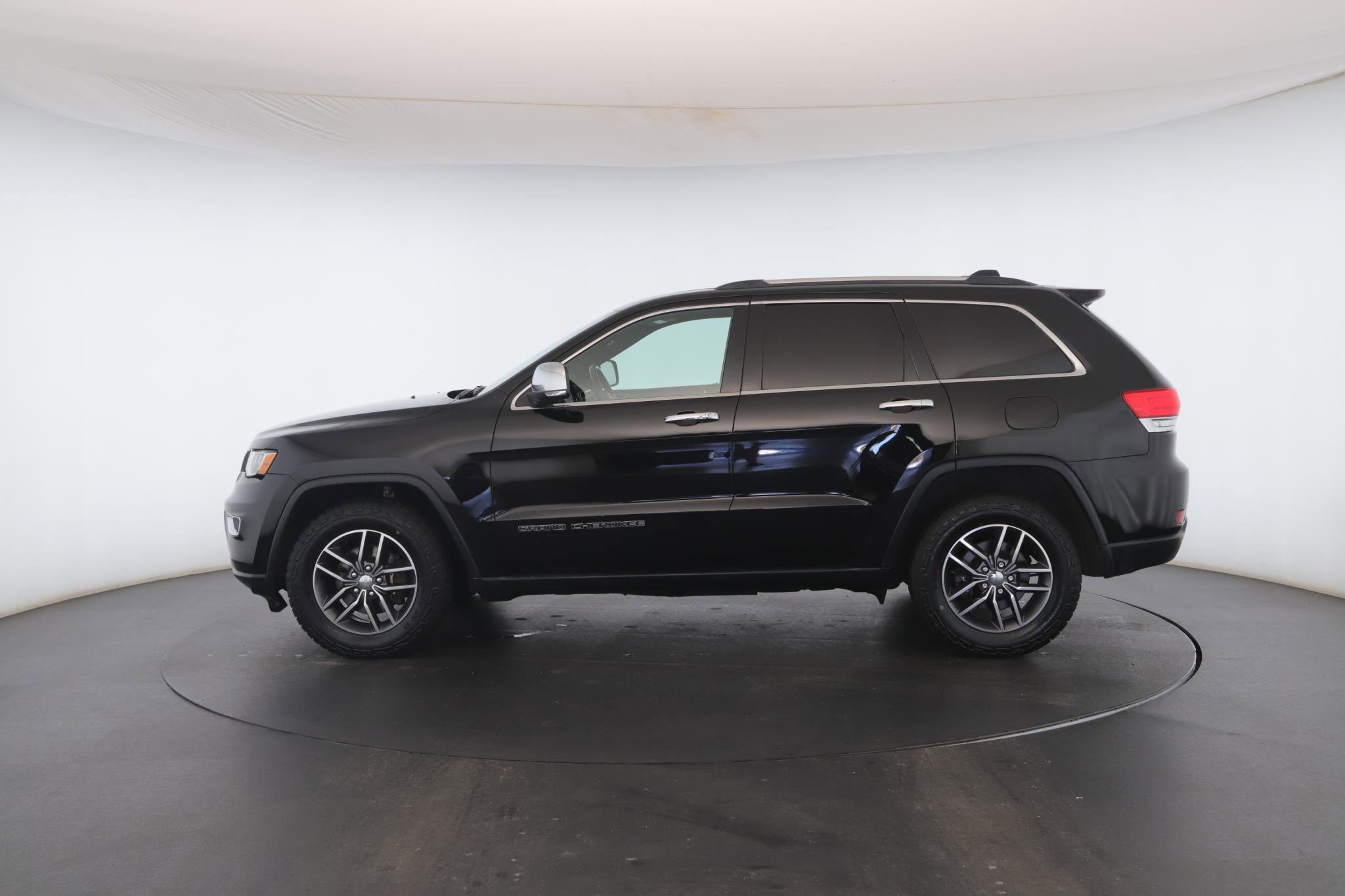 Used 2017 Jeep Grand Cherokee Limited image 22