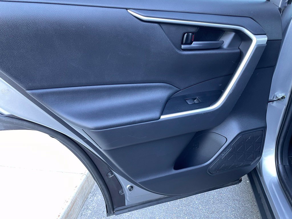 Used 2021 Toyota RAV4 LE w/ Carpet Mat Package (TMS) AWD/4WD image 22