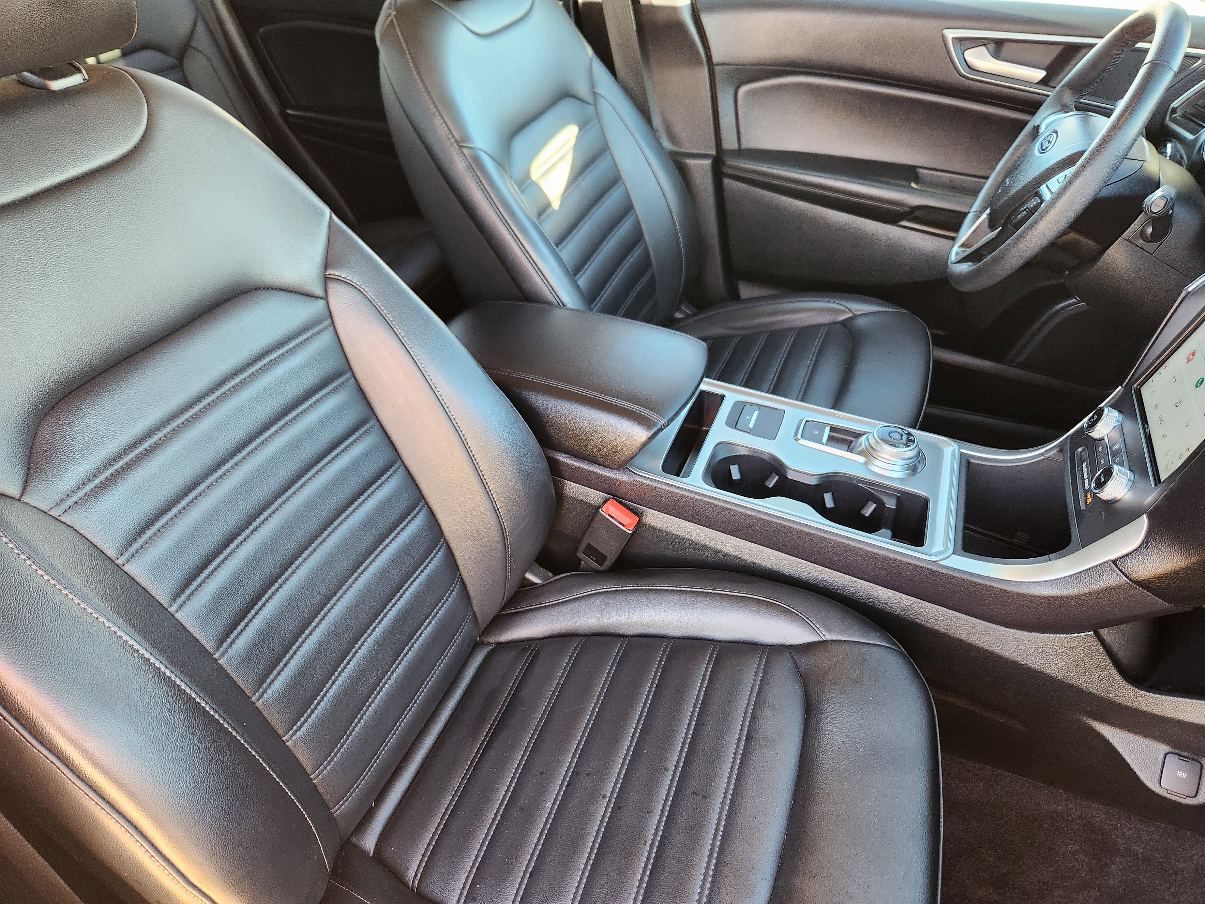 Used 2024 Ford Edge SEL image 9