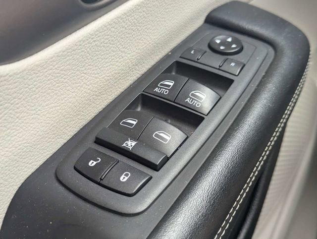 Used 2021 Chrysler Voyager Lxi image 23