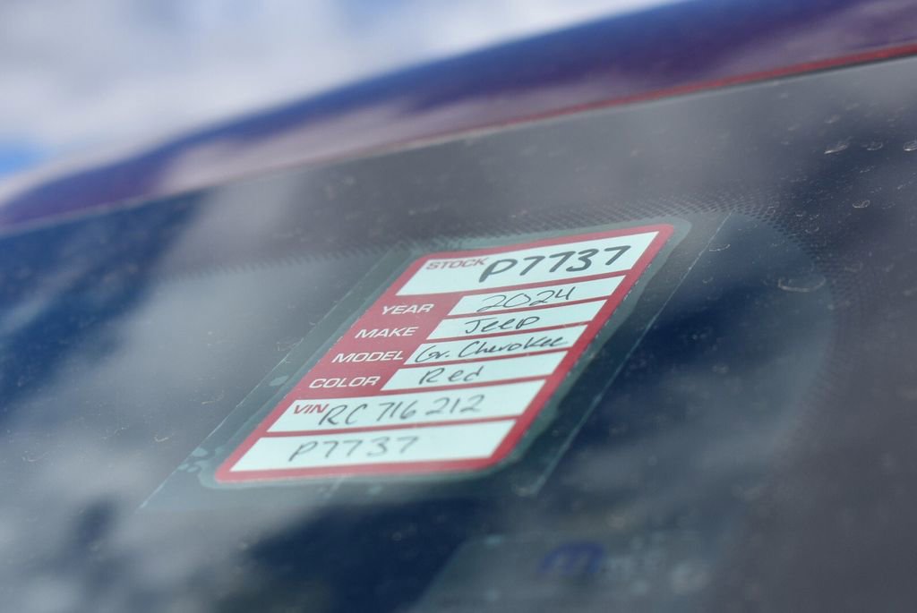 Used 2024 Jeep Grand Cherokee Altitude image 37