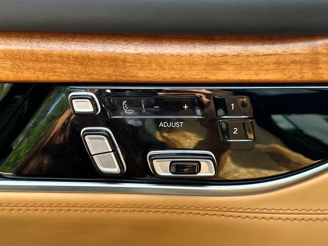 Used 2025 Jeep Grand Wagoneer L Series III w/ Rear Seat Video Group 1 AWD/4WD image 26