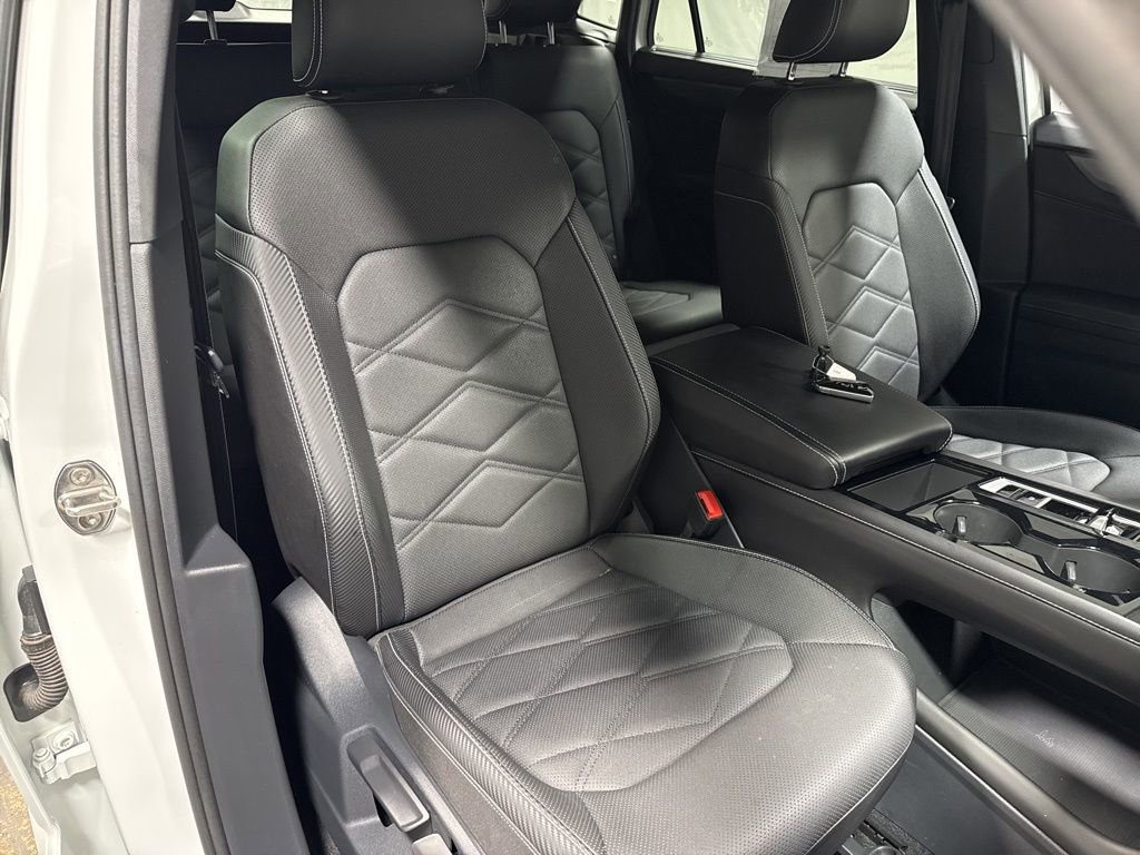 Used 2025 Volkswagen Atlas Cross Sport SE image 10