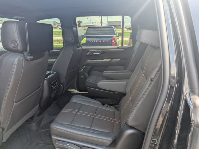 Used 2026 Chevrolet Suburban High Country AWD/4WD image 10