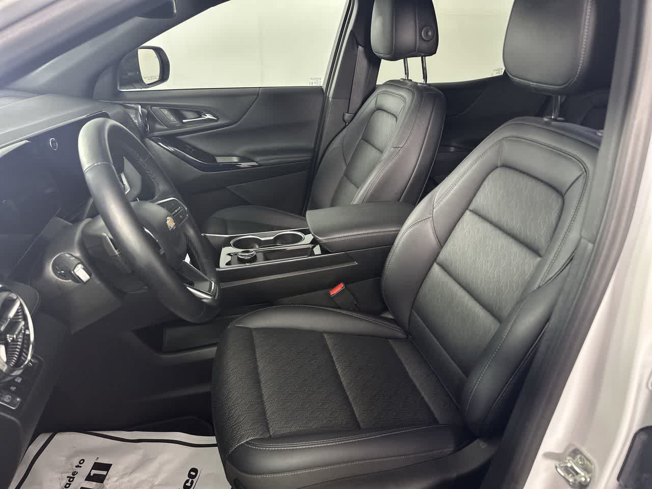 Used 2026 Chevrolet Equinox LT w/ Convenience Package II FWD image 13