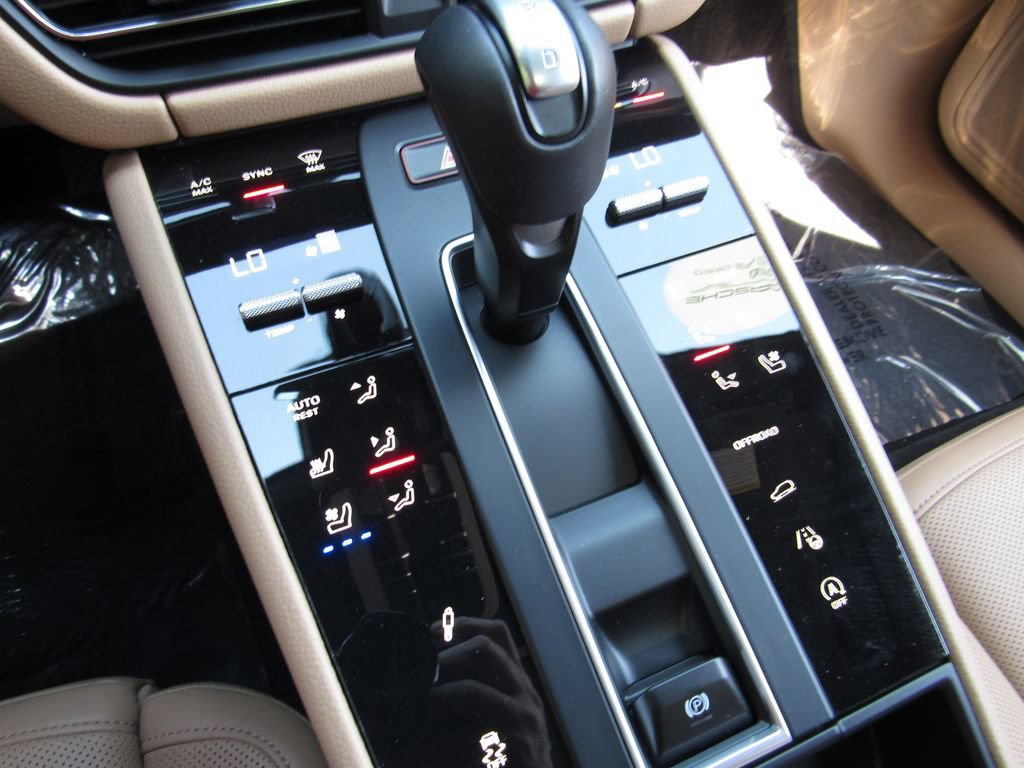 Certified 2026 Porsche Macan AWD/4WD image 26