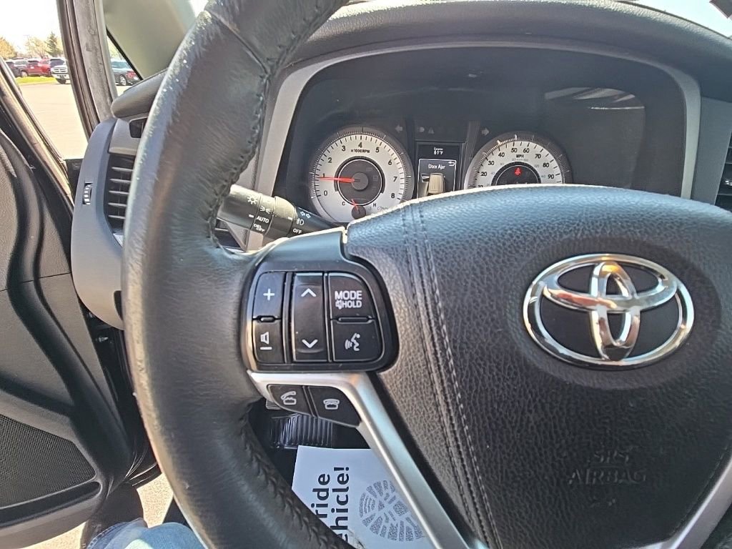 Used 2016 Toyota Sienna SE image 17