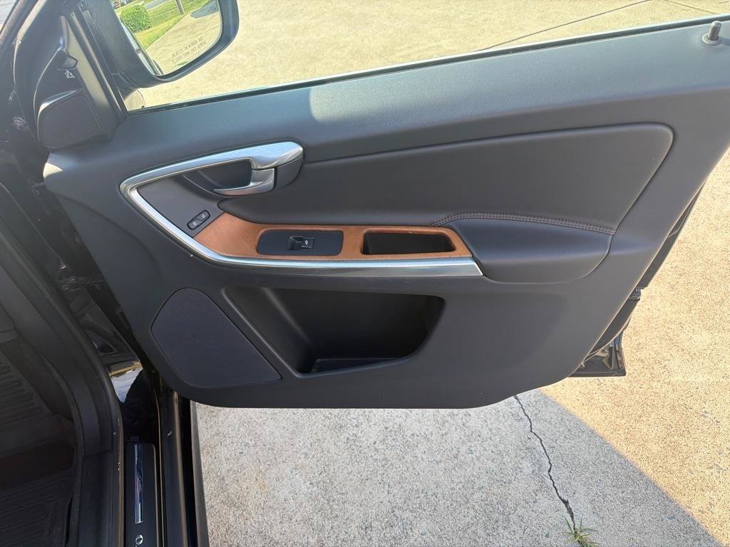 Used 2017 Volvo XC60 T5 Inscription w/ Preferred Option Package FWD image 33