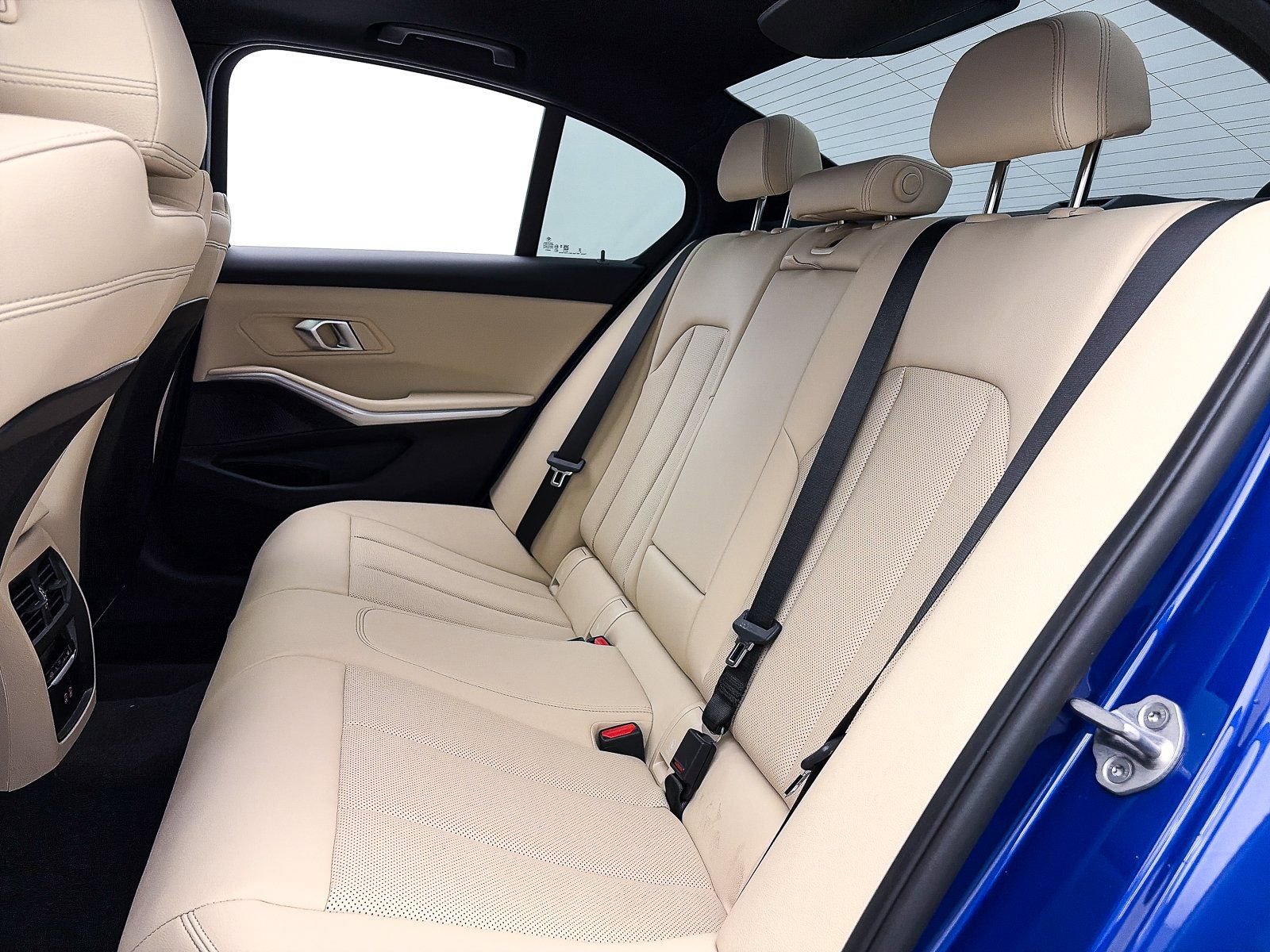 Used 2025 BMW 330i Sedan w/ M Sport Package image 37