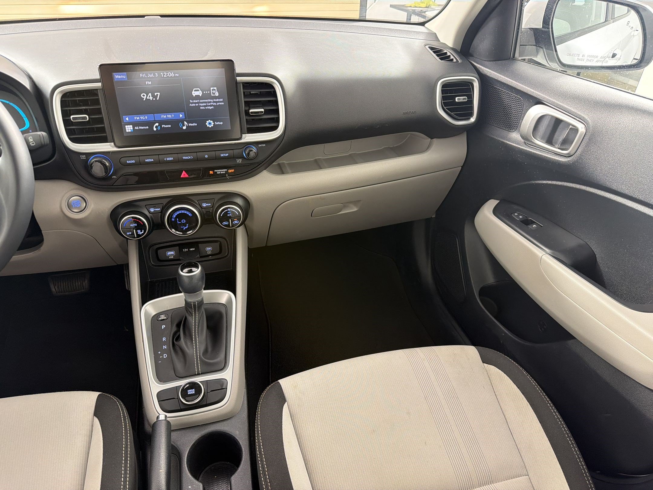 Used 2024 Hyundai Venue SEL FWD image 29