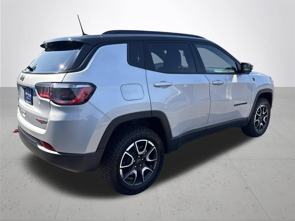 Used 2025 Jeep Compass Trailhawk AWD/4WD image 6