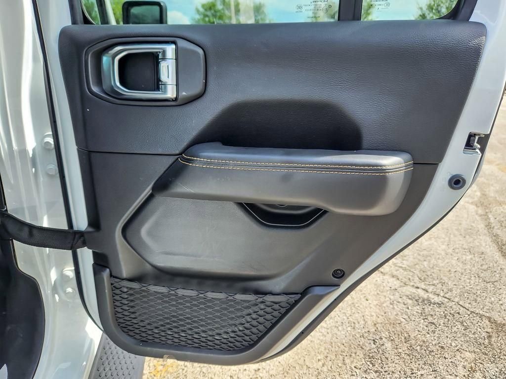 Used 2025 Jeep Wrangler Unlimited Sahara AWD/4WD image 21