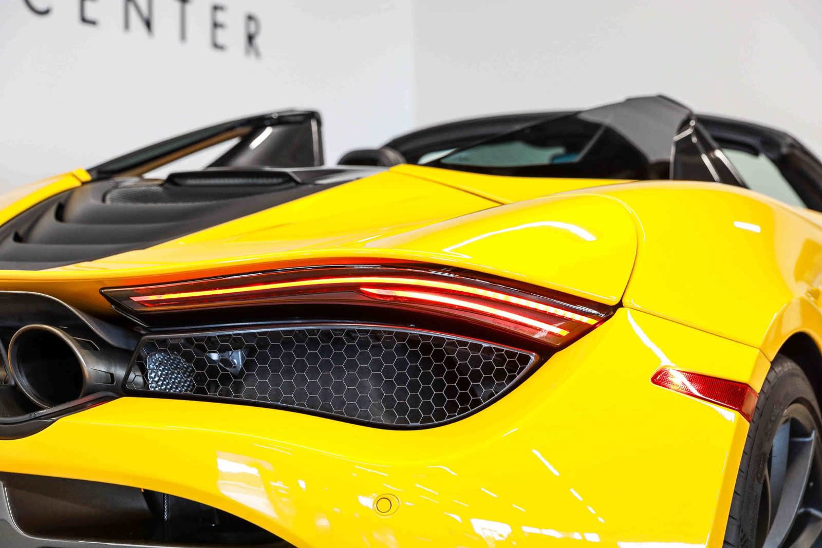 Used 2022 McLaren 720S Performance RWD image 28