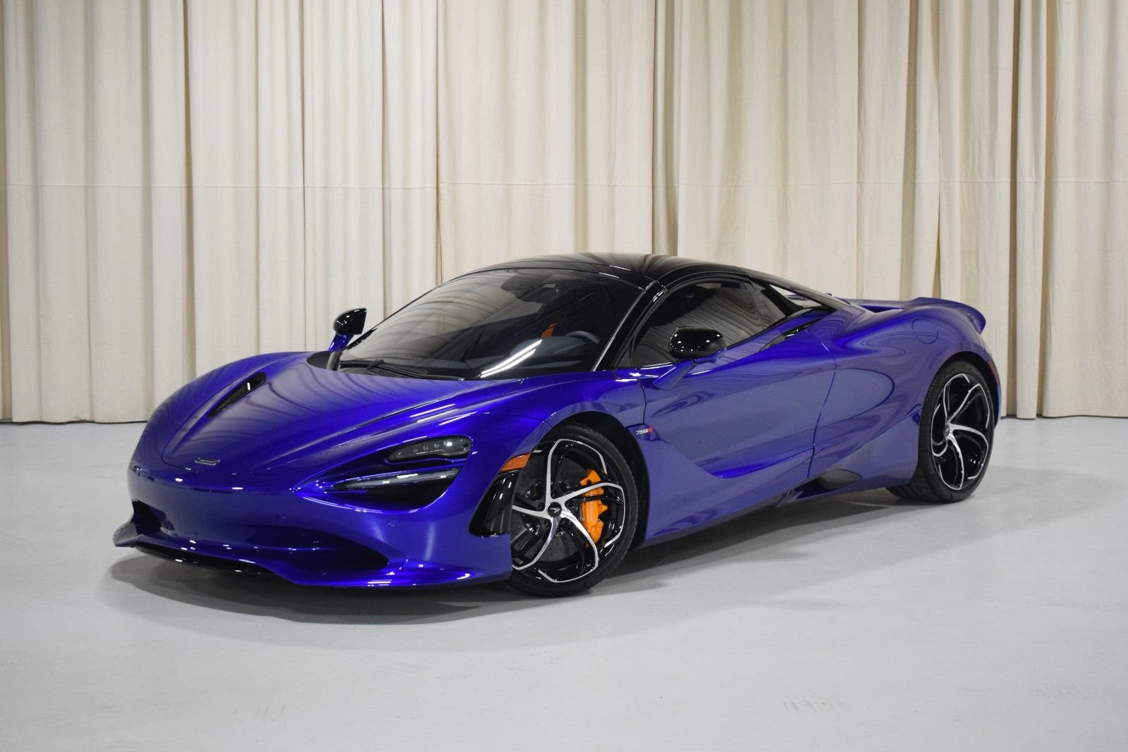 Used 2024 McLaren 750S Spider RWD image 1