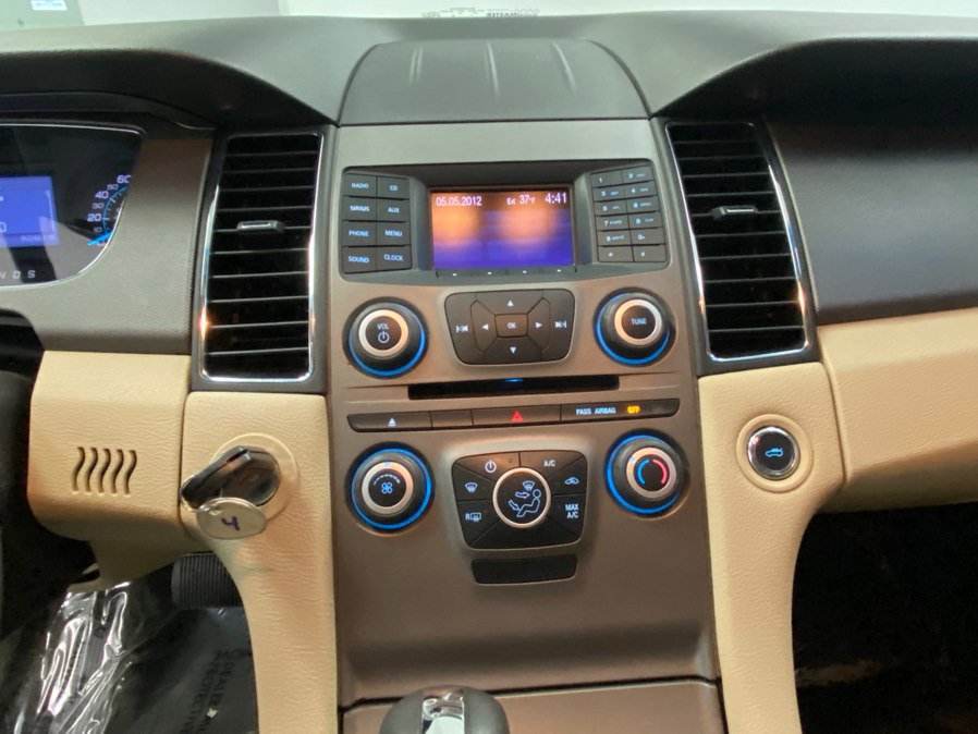 Used 2013 Ford Taurus SE image 24