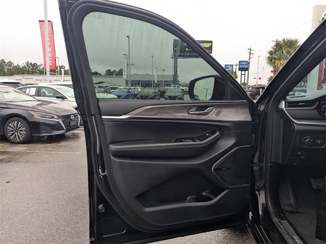 Used 2022 Jeep Grand Cherokee Overland image 11