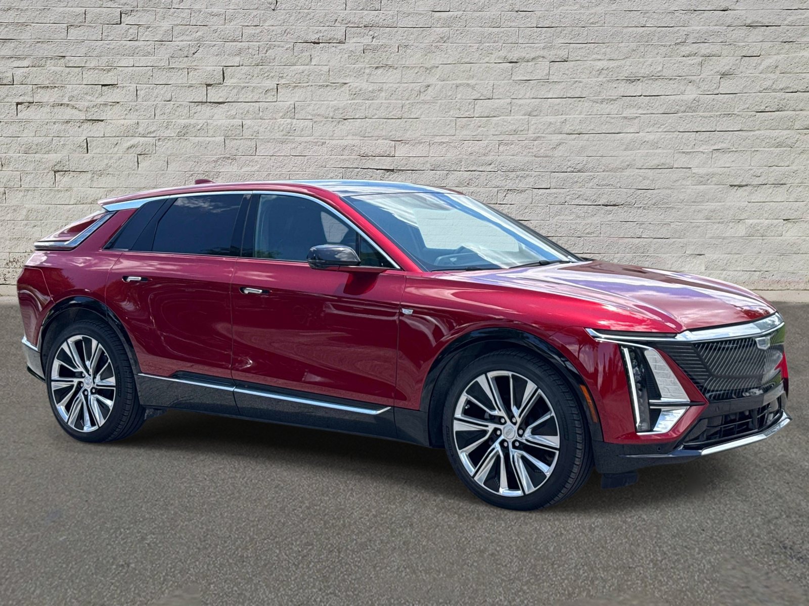 Certified 2025 Cadillac Lyriq Luxury w/ LPO, Floor Liner Package AWD/4WD image 6