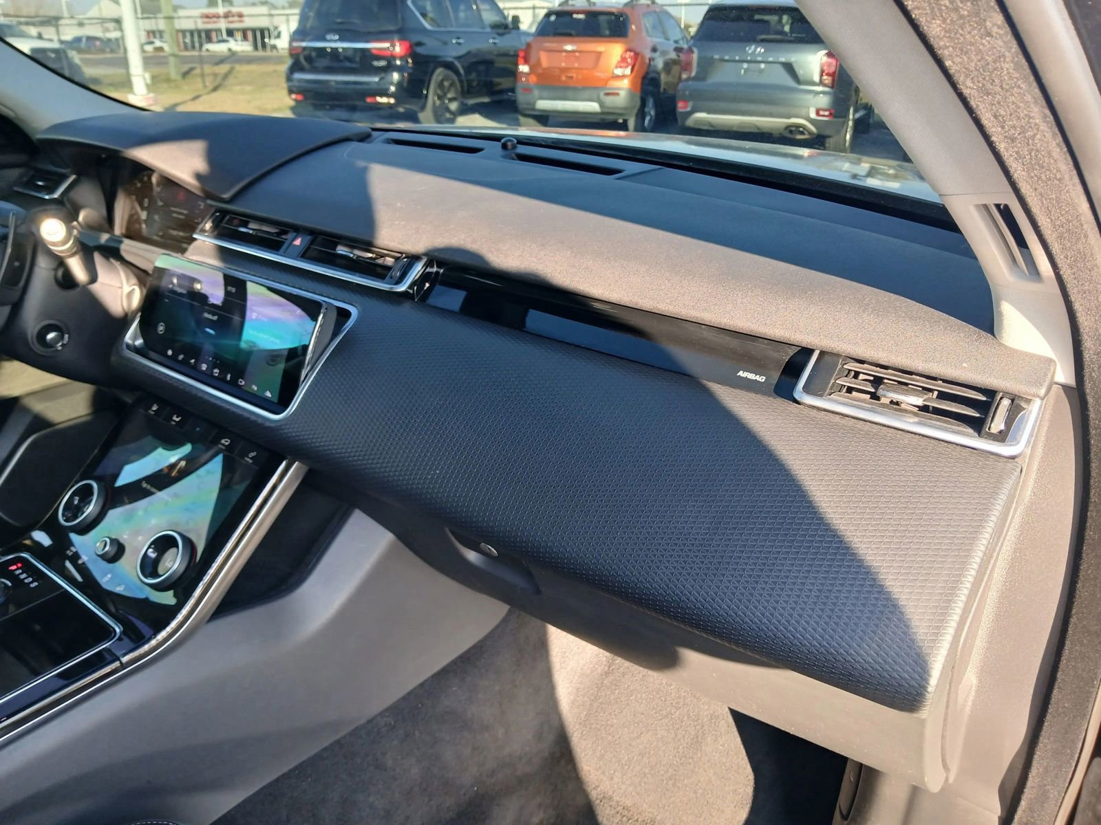 Used 2018 Land Rover Range Rover Velar S image 16