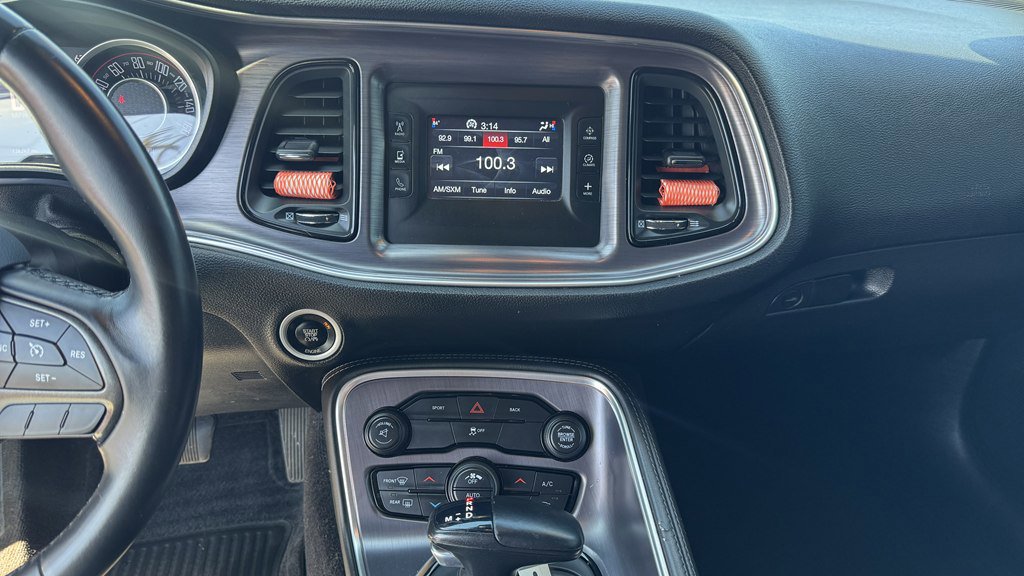 Used 2015 Dodge Challenger SXT RWD image 19