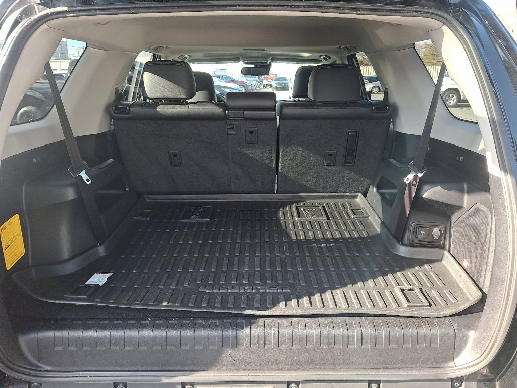 Used 2020 Toyota 4Runner 4WD image 18