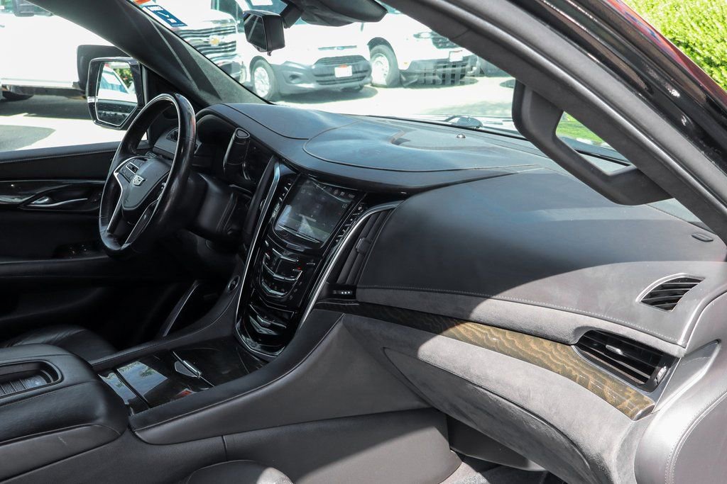Used 2019 Cadillac Escalade Platinum image 48