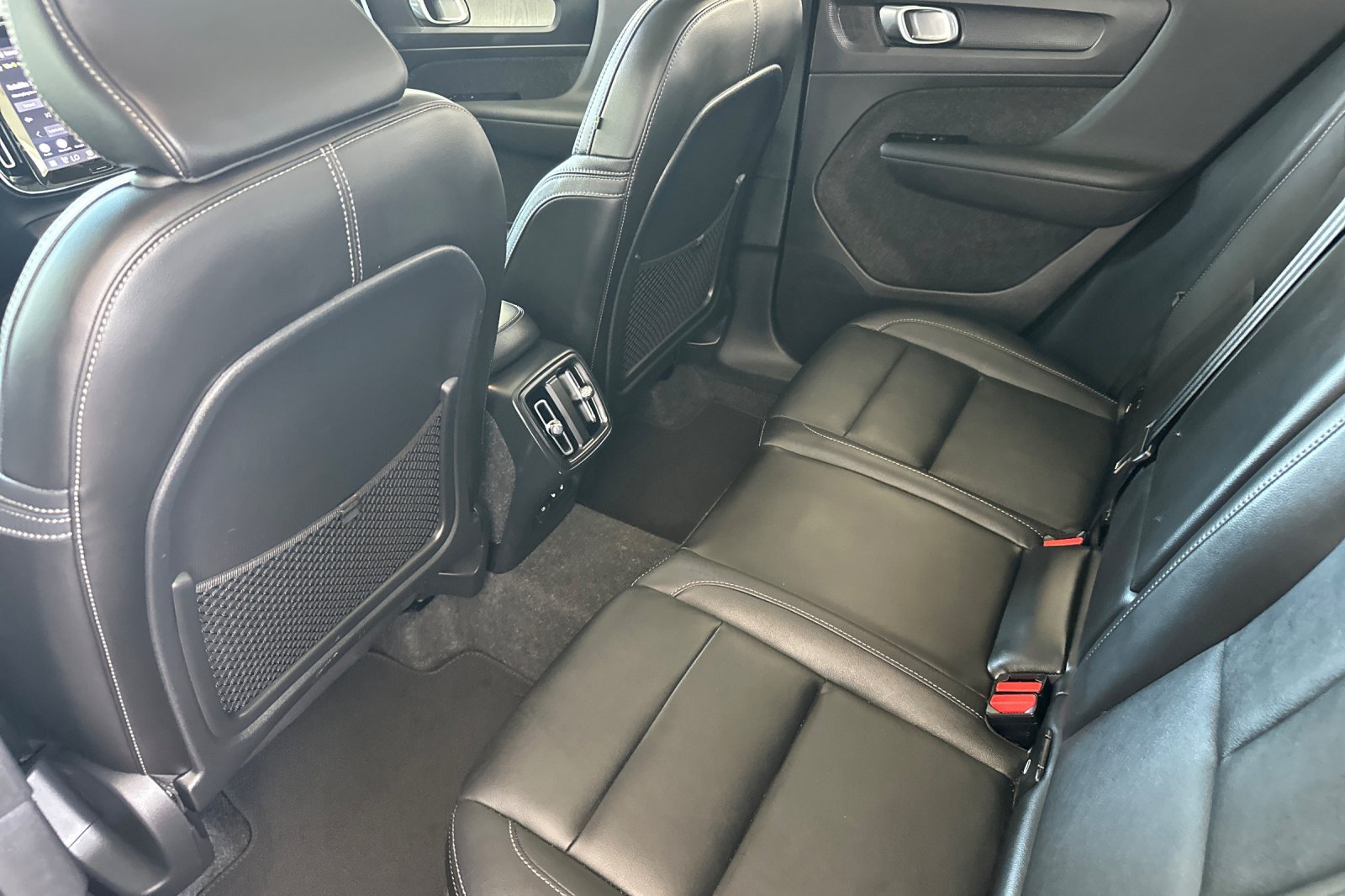 Certified 2026 Volvo XC40 B5 Plus AWD/4WD image 13