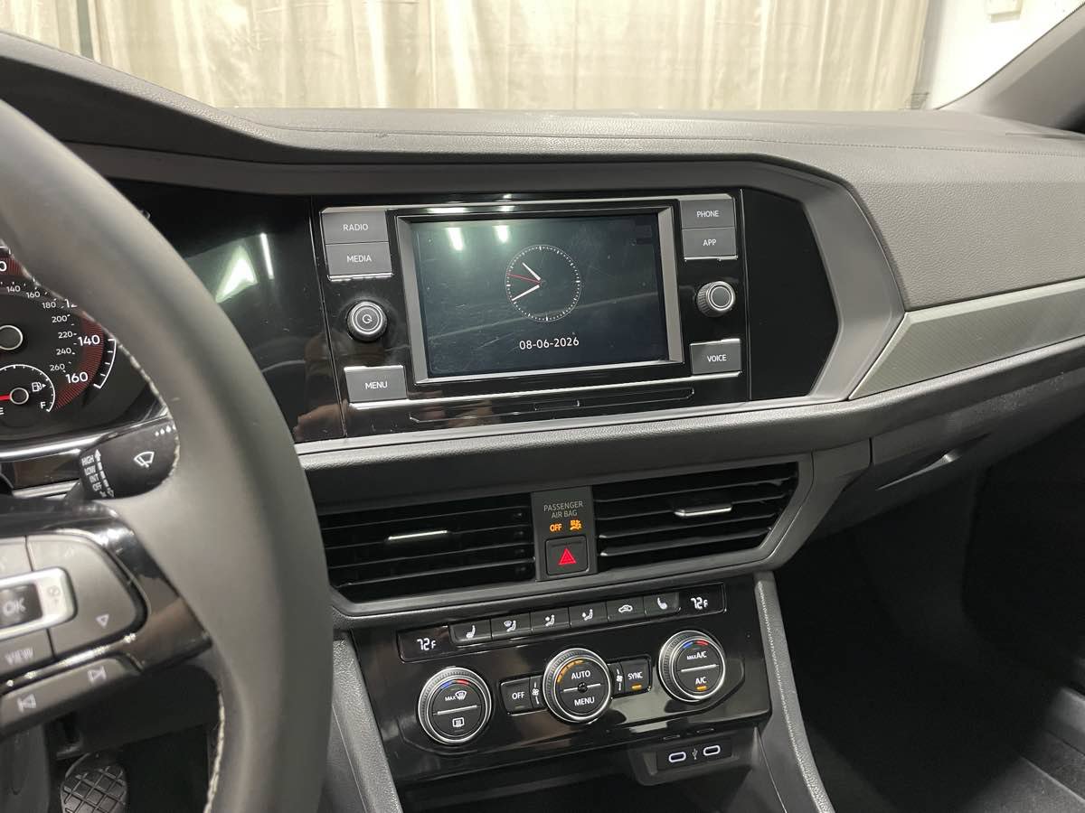 Used 2020 Volkswagen Jetta R-Line FWD image 11