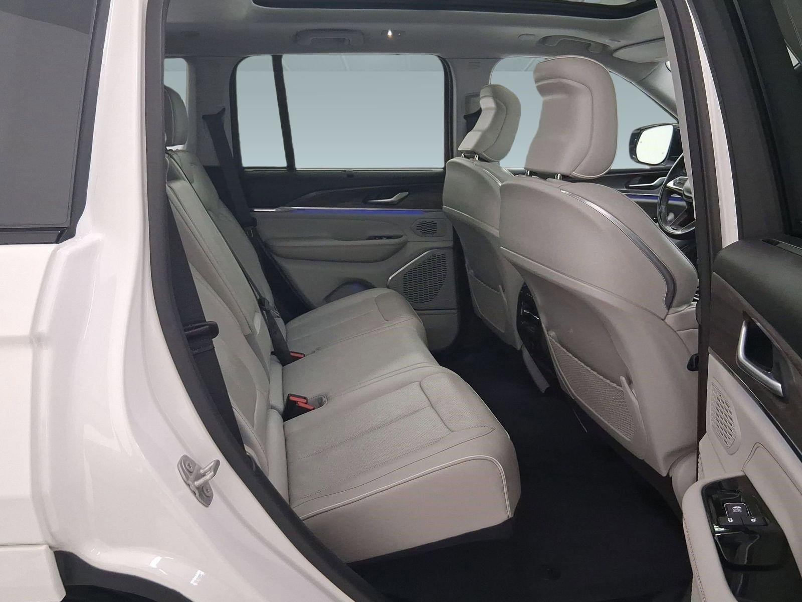 Used 2023 Jeep Grand Cherokee Overland w/ Adv Protech Group III image 34