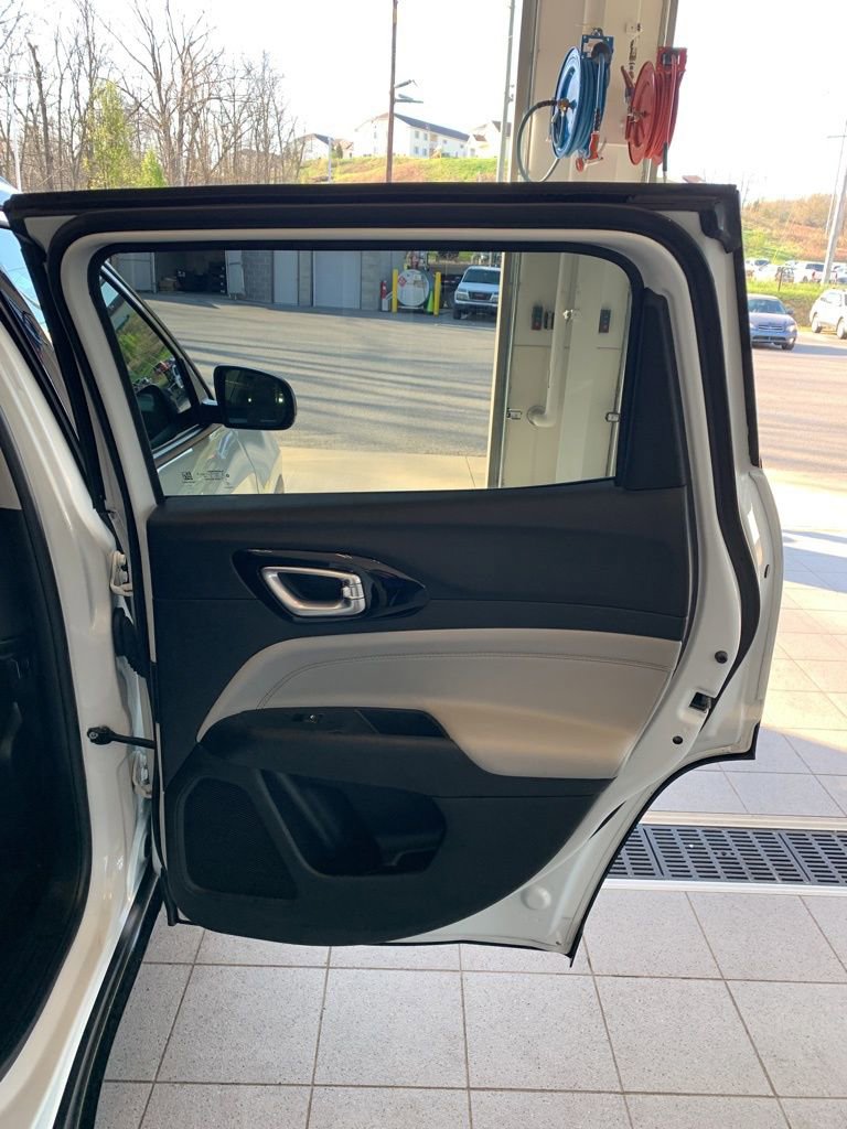 Used 2022 Jeep Compass Limited AWD/4WD image 18