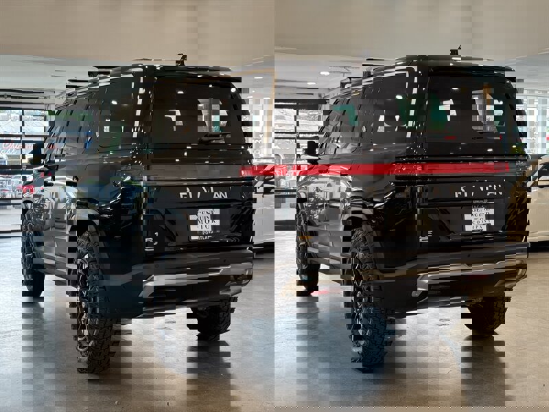 Used 2023 Rivian R1S Adventure image 4