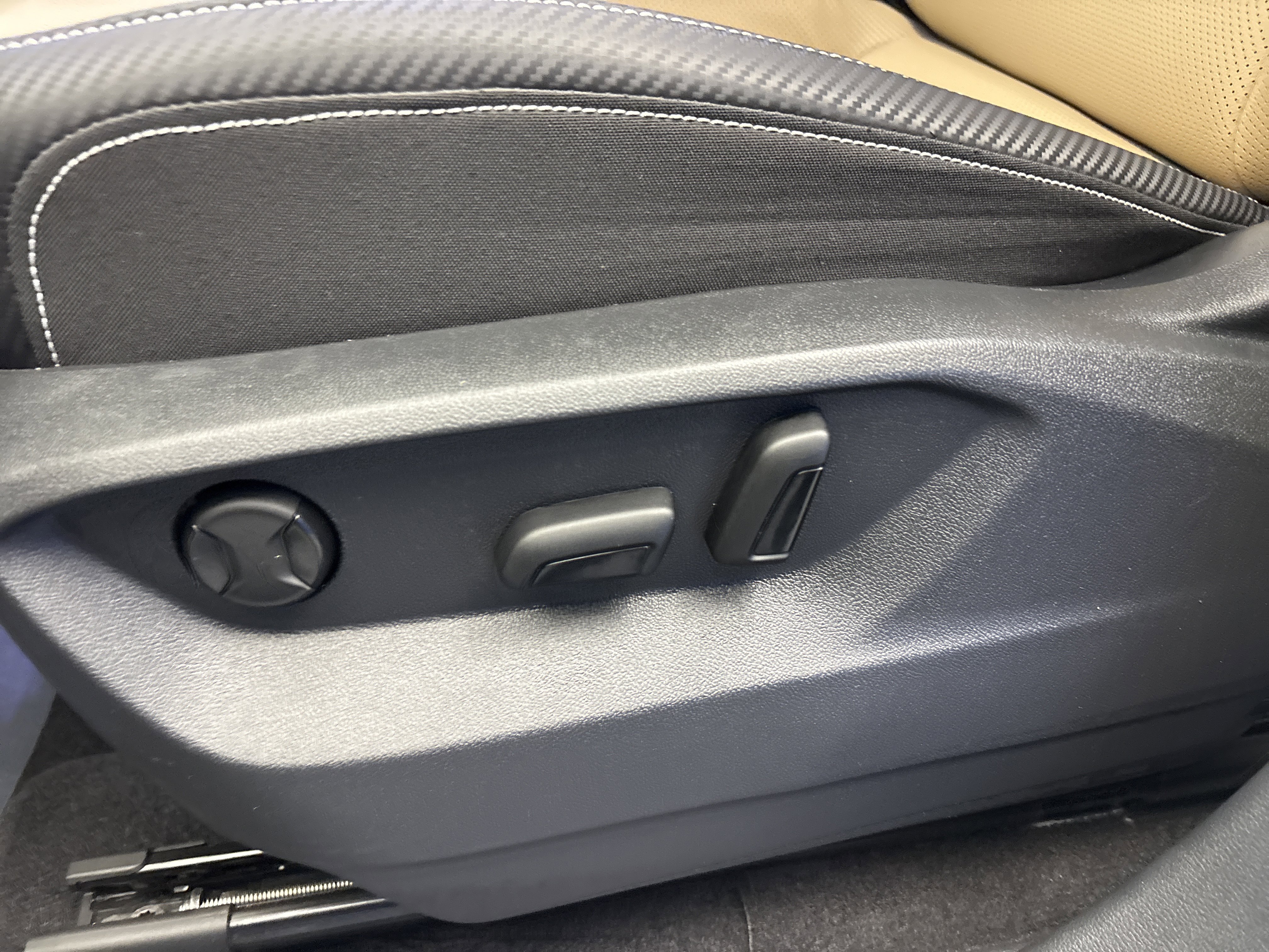 Certified 2024 Volkswagen Atlas Cross Sport SE image 13