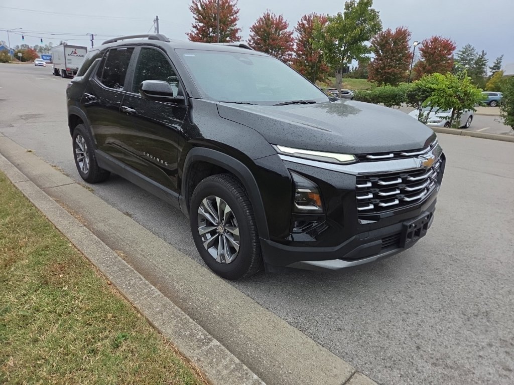 Used 2025 Chevrolet Equinox LT w/ Convenience Package II AWD/4WD image 2