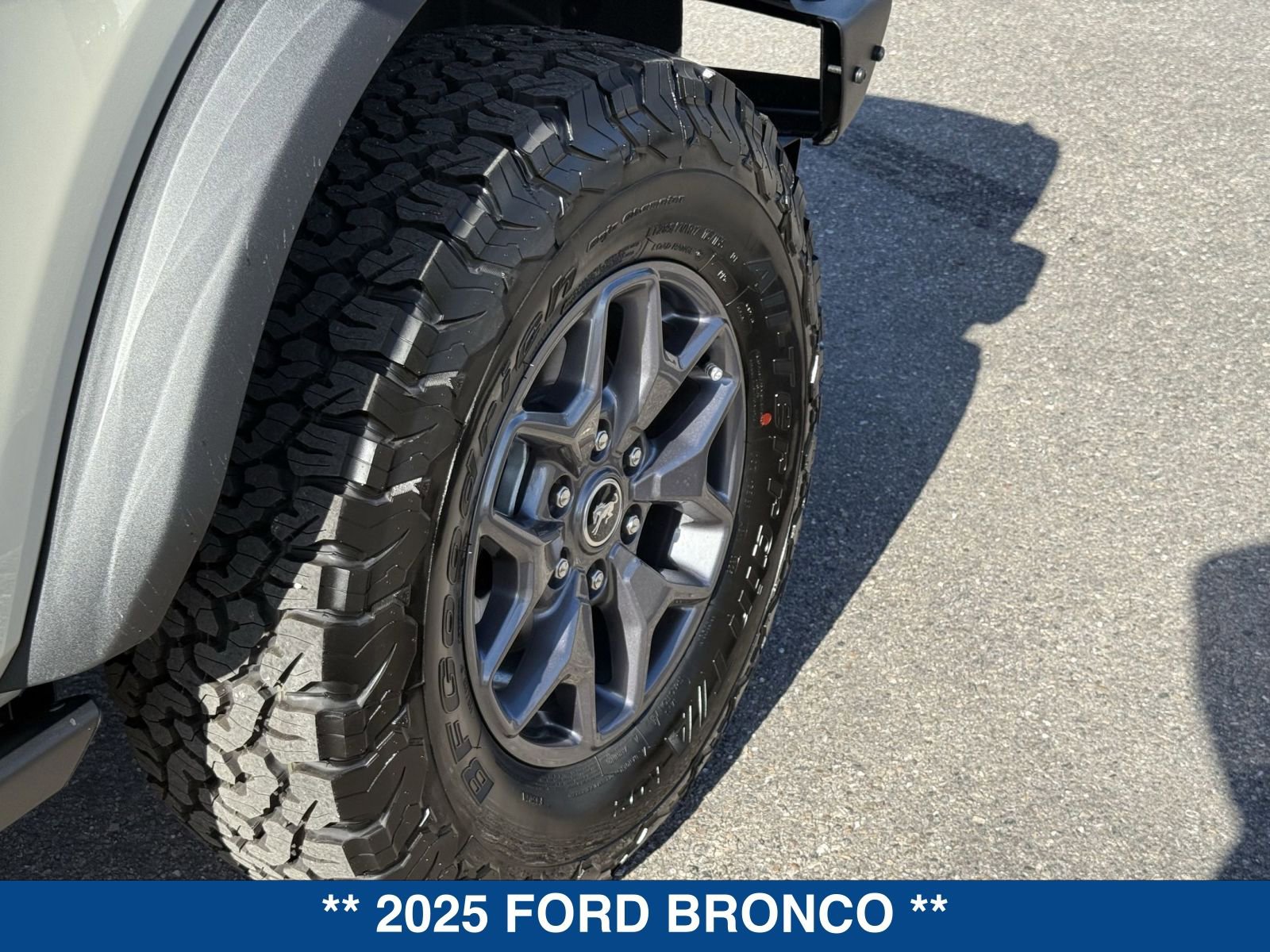 New 2025 Ford Bronco Badlands AWD/4WD image 13