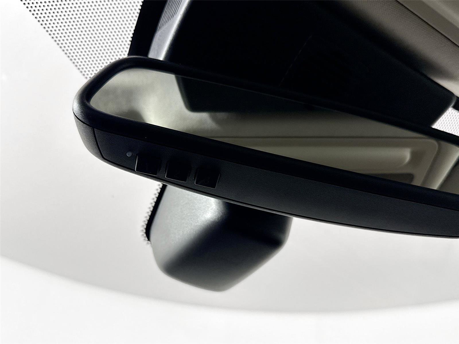 Used 2017 Jaguar XF Prestige image 22