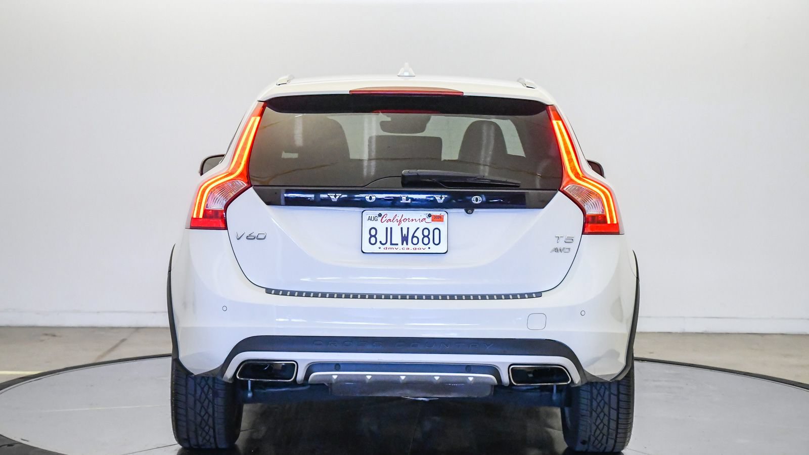 Used 2018 Volvo V60 T5 Cross Country AWD/4WD image 3