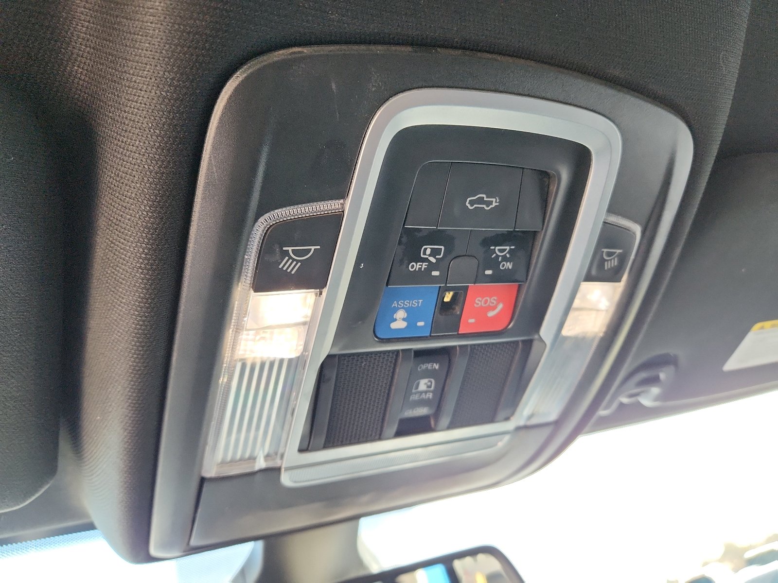 Used 2020 RAM 2500 Laramie w/ Night Edition image 20