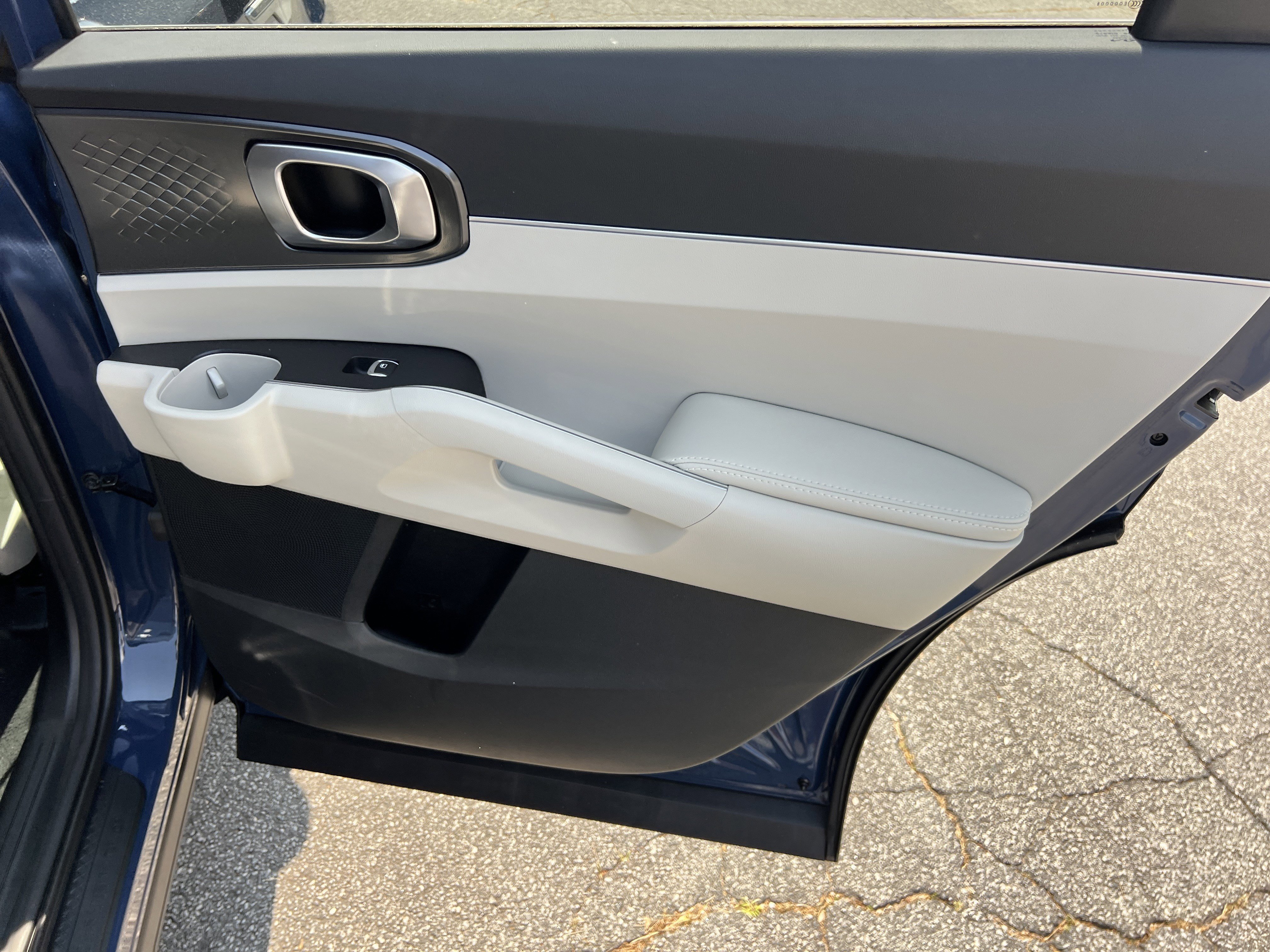 Used 2025 Kia Sorento EX w/ Panoramic Sunroof Package image 16