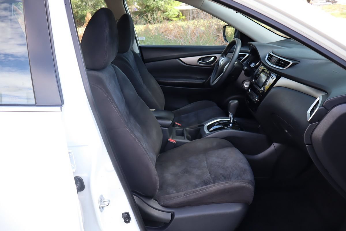 Used 2015 Nissan Rogue S AWD/4WD image 22