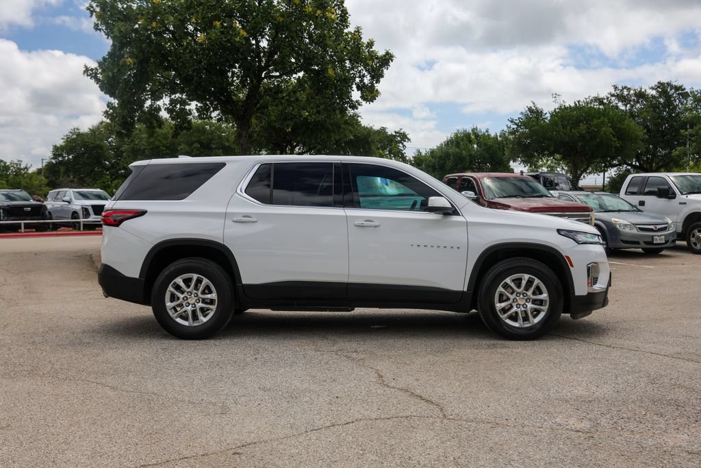Used 2023 Chevrolet Traverse LS w/ Safety Package FWD image 8