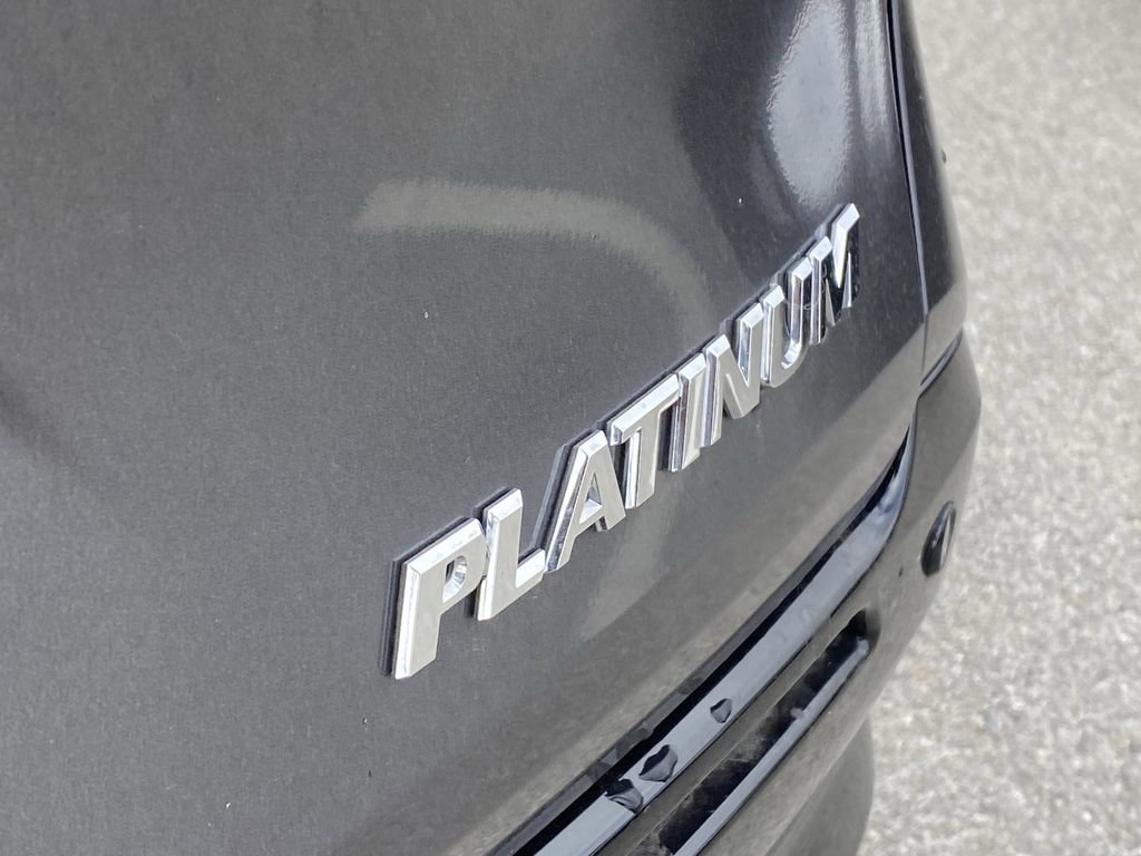 Used 2025 Toyota Sienna Platinum AWD/4WD image 6
