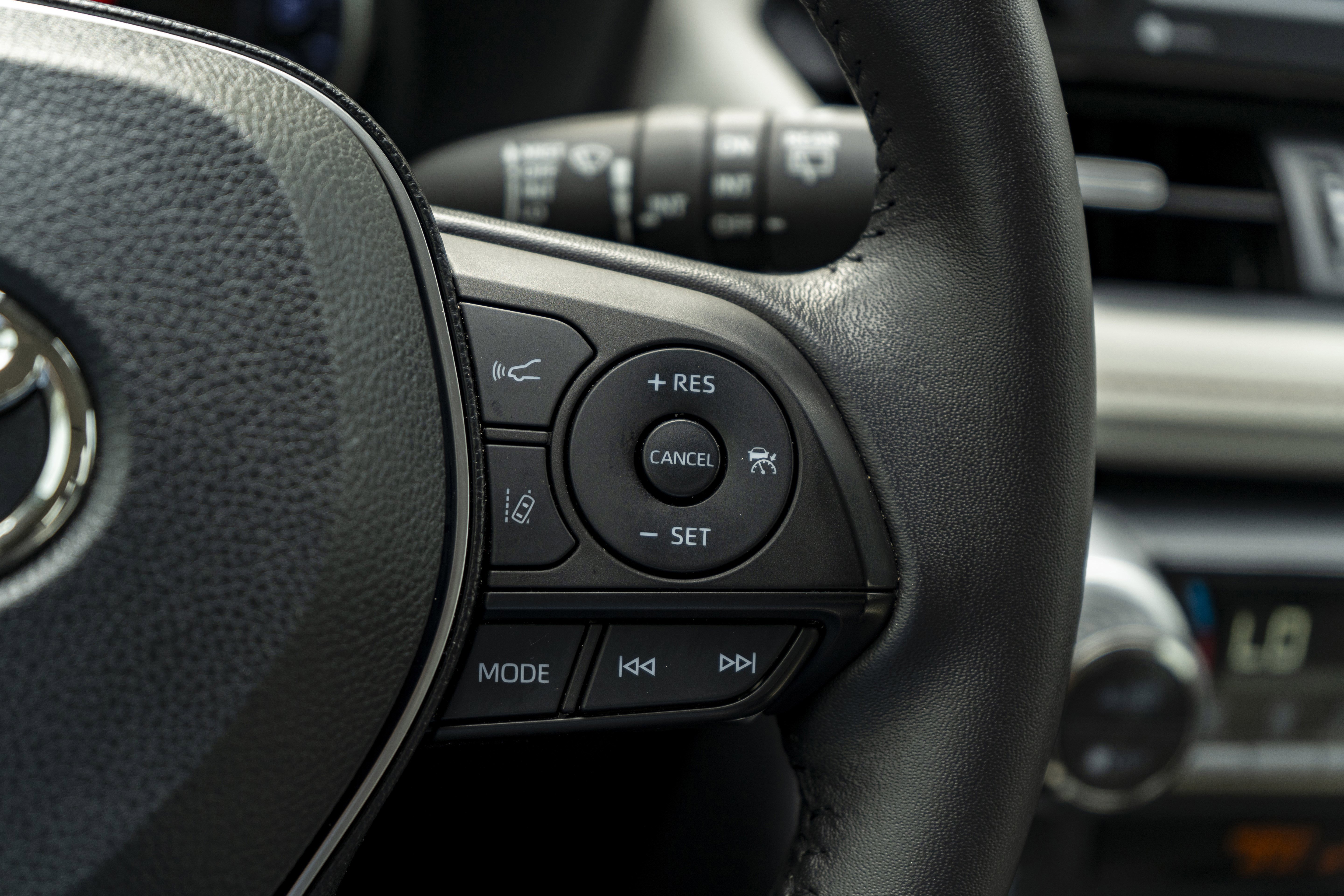 Used 2020 Toyota RAV4 XLE Premium image 21