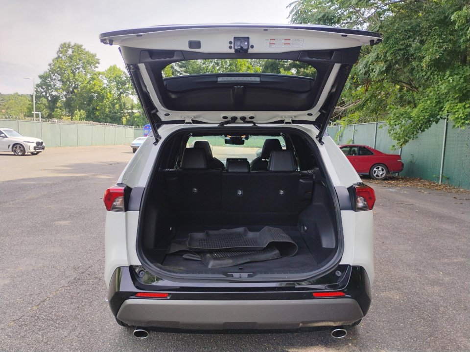 Used 2020 Toyota RAV4 XSE w/ XSE Grade Weather Package AWD/4WD image 18