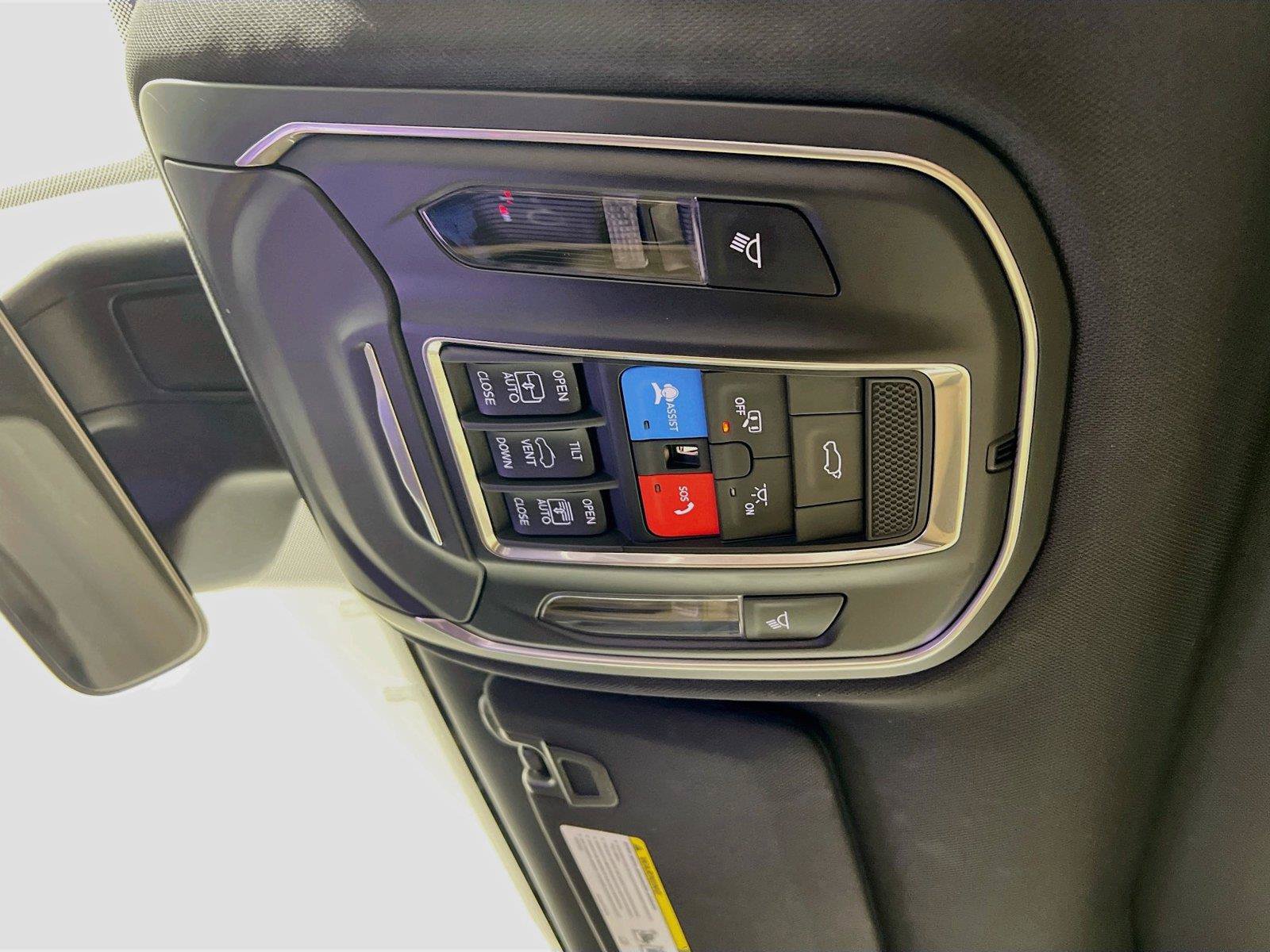 Used 2025 Jeep Grand Cherokee Limited AWD/4WD image 14