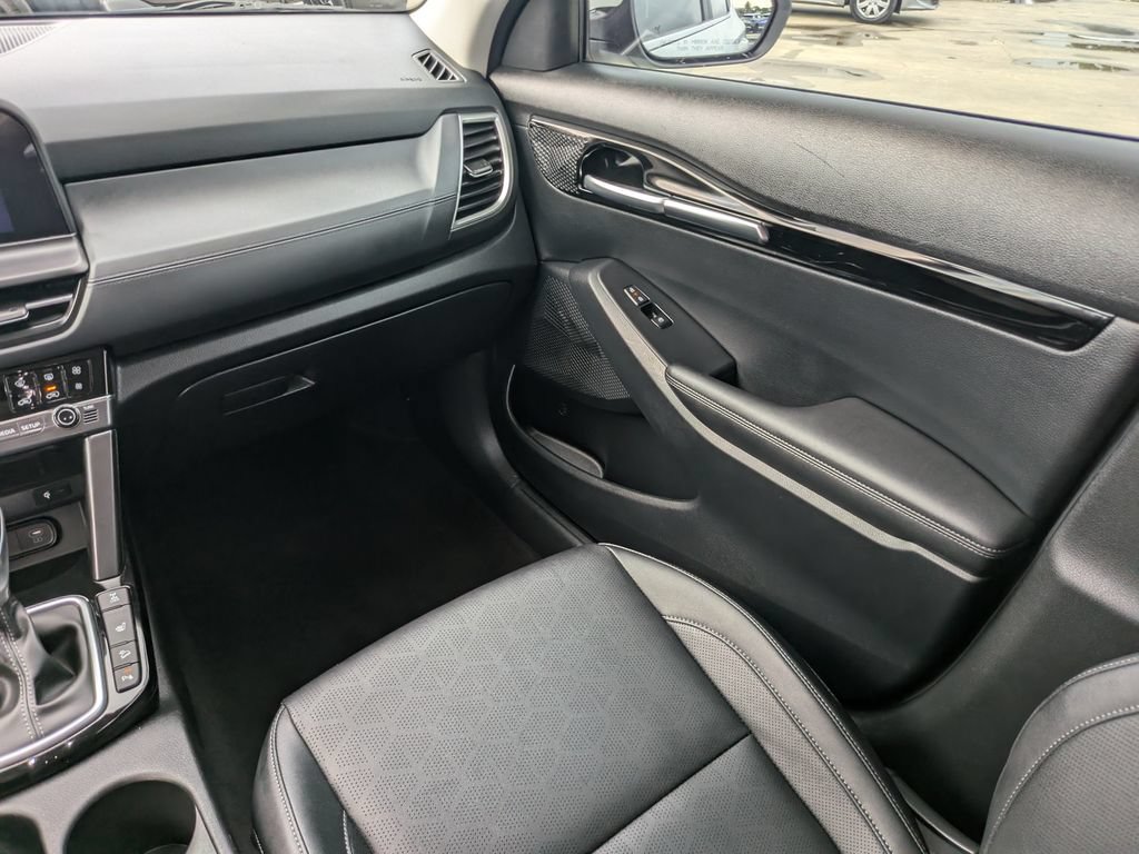 Certified 2025 Kia Seltos EX w/ EX Sunroof Package AWD/4WD image 18