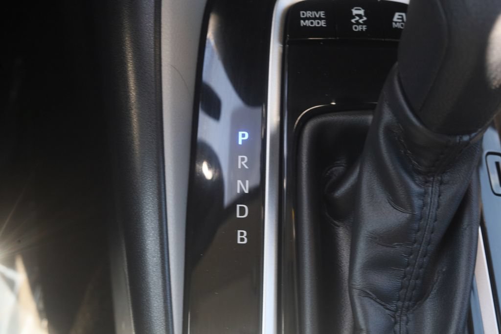 Used 2025 Toyota Corolla LE AWD/4WD image 7