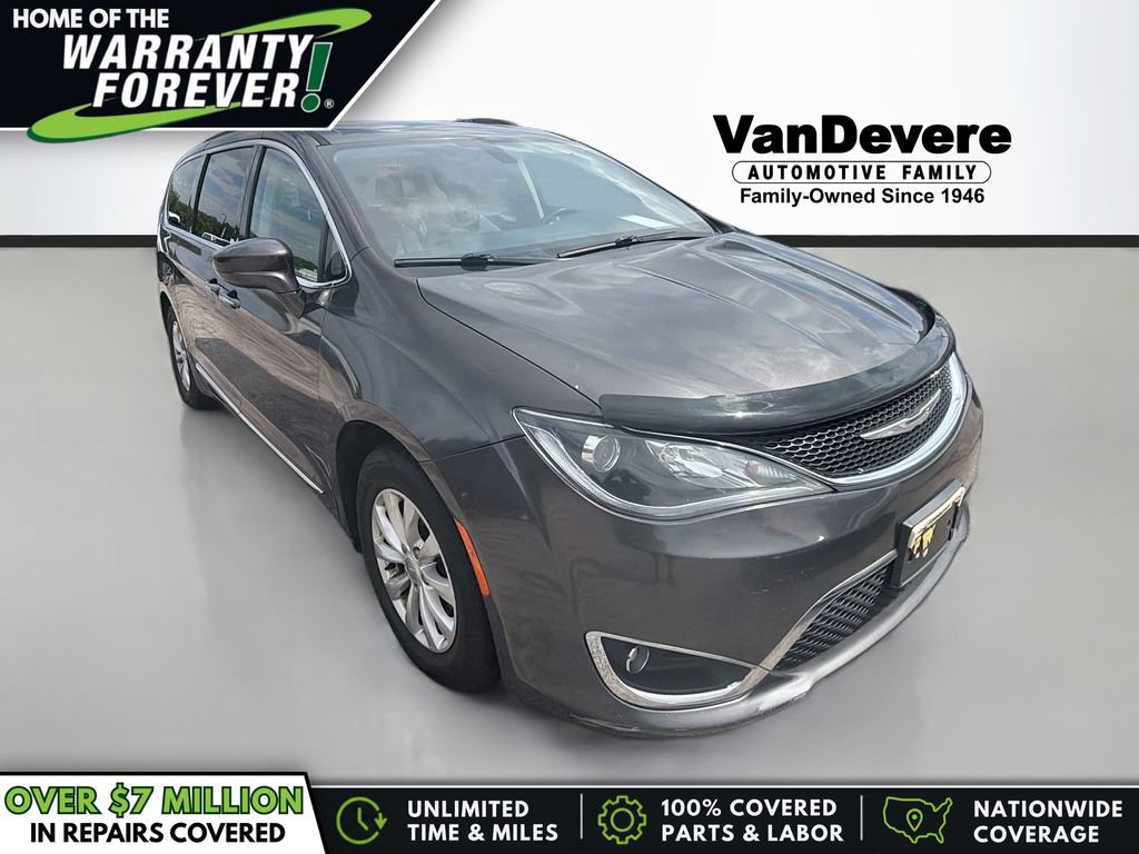 Used 2018 Chrysler Pacifica Touring-L FWD image 1