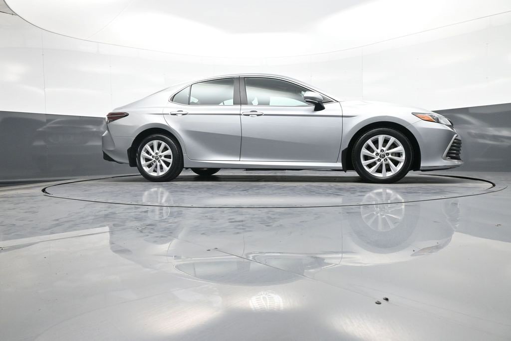 Certified 2021 Toyota Camry LE image 27
